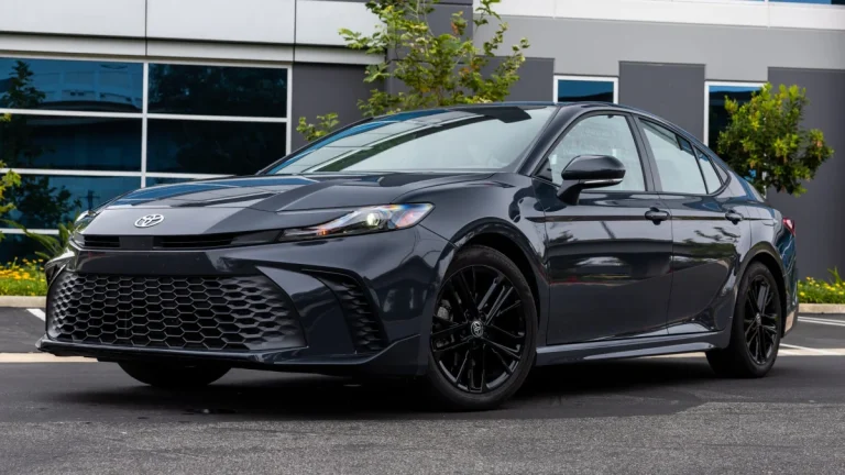 Toyota Camry 2 5L 2025