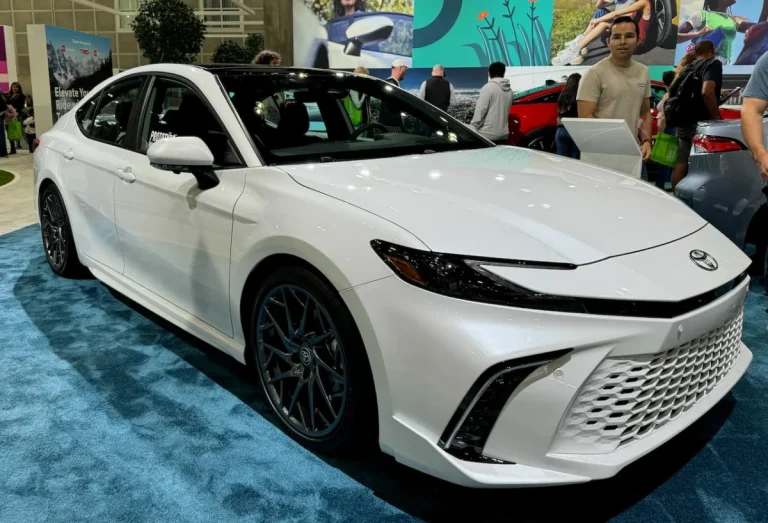 Toyota Camry 2 5L Hybrid 2025