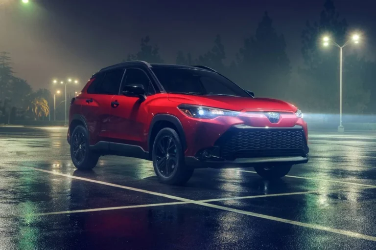 Toyota Corolla Cross 2 0L Hybrid 2024
