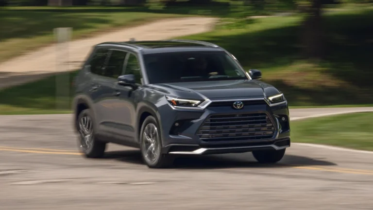 Toyota Grand Highlander 2 5L Hybrid 2024