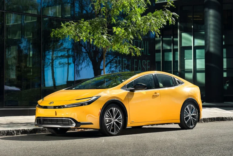Toyota Prius 2 0L Plug in Hybrid 2025