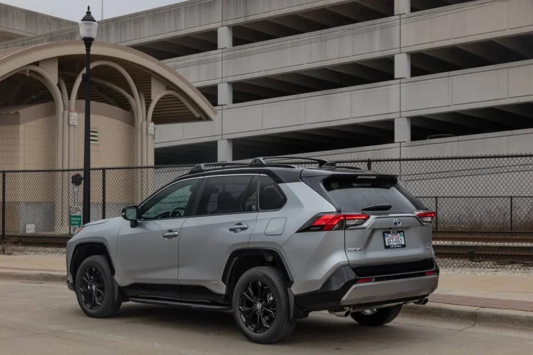 Toyota RAV4 2 5L 2023