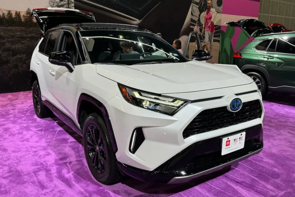 Toyota RAV4 2 5L 2024